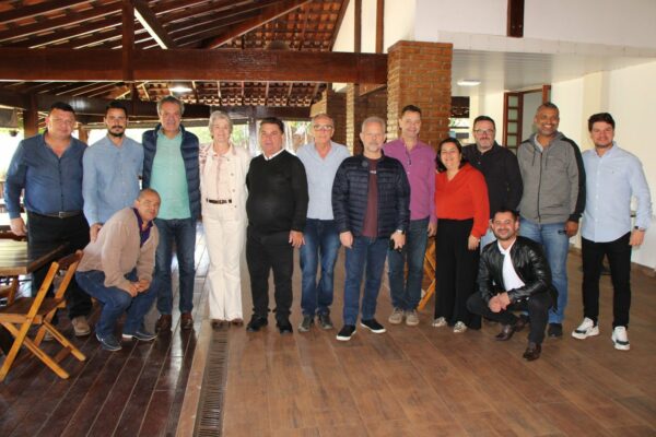 Prefeito de Arapongas recebe diretor do IAT e diz que Parque dos Pássaros deverá estar pronto até o final do ano