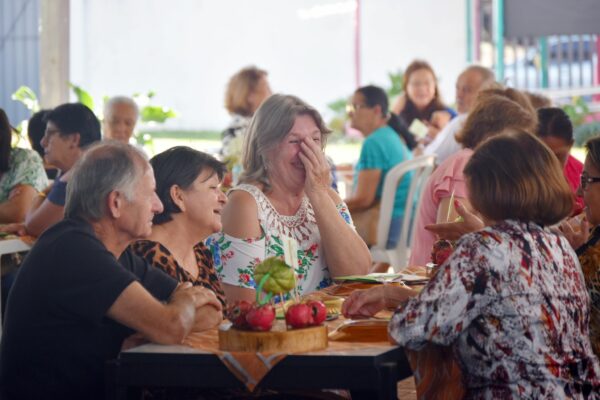 Assistência Social reúne mais de uma centena de idosos em almoço na sexta-feira