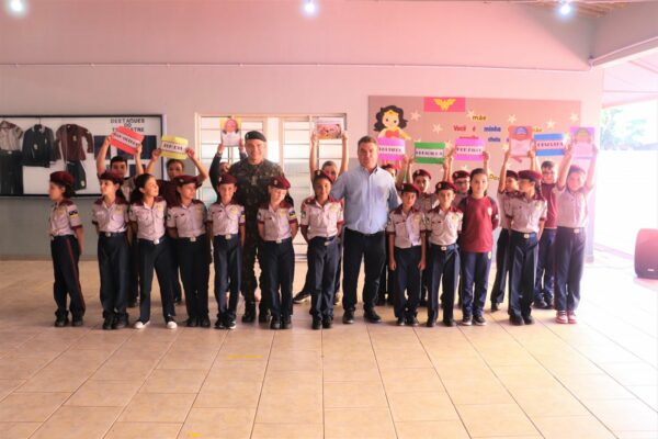 Escola Municipal Drª Maria Hercília recebe visita técnica de comandante do 30º BIMec