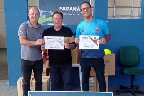 Arapongas recebe kits de materiais esportivos para reforço nas atividades
