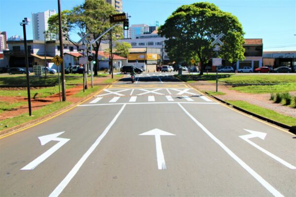 Semáforos em passagens de nível sensoreadas já estão em funcionamento em Arapongas