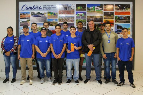 Alunos do Programa Jovem Aprendiz do Ciee visitam prefeitura de Cambira