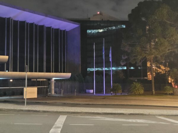 Assembleia Legislativa iluminada de verde