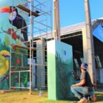 Grafiteiro Héu homenageia “Cidade dos Pássaros” com sua arte na Estação Cultural Milene de Arapongas