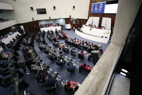 Secretário da Fazenda apresenta as contas do governo do Paraná na Alep nesta terça-feira