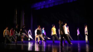 Balé Teatro Guaíra atrai grande público ao “Cine Fênix” em Apucarana