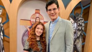 Cantora araponguense Catarina Estralioto fará participação em programa do Padre Reginaldo Manzotti