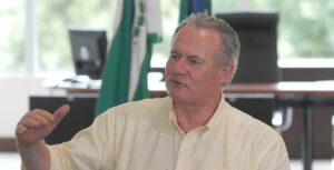 Ex-governador Orlando Pessuti sofre acidente na BR-376, diz PRF; ele não se feriu