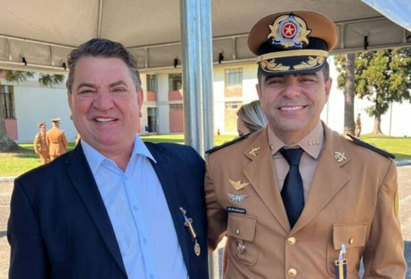 Sérgio Onofre recebe a Medalha Coronel Sarmento da Polícia Militar do Paraná