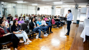 Apucarana mobiliza educadores para elevar cobertura da campanha de vacinação contra a gripe
