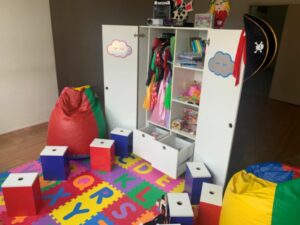 Cinco unidades de ensino municipais de Mandaguari recebem projeto de incentivo a artes cênicas, neste mês