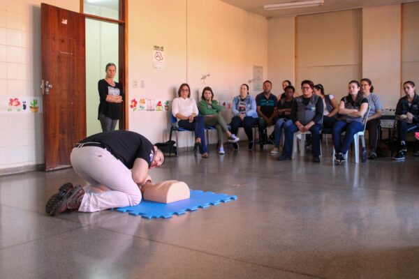 Profissionais da saúde participam de palestra sobre Noções de Primeiros Socorros em Cambira