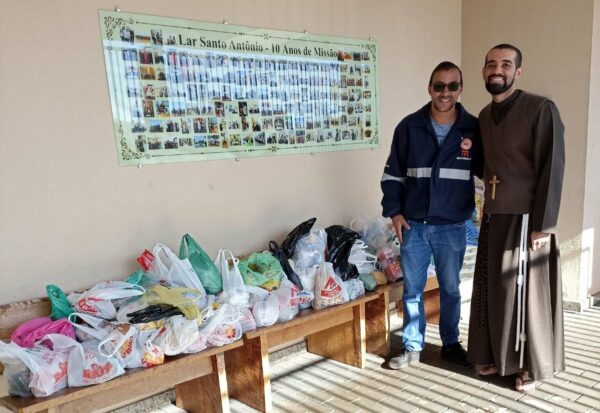 Capacitação da saúde arrecada cerca de 400 kg de alimentos; doações foram entregues ao asilo em Arapongas