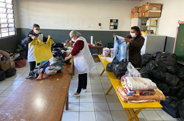 Prefeitura de Arapongas reforça chamado para a campanha de Inverno “Cabide não sente frio”; saiba como doar