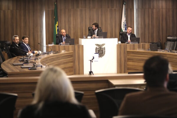CCJ da Alep qualifica processo legislativo e se torna referência