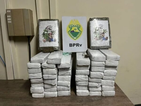PRE aborda ônibus em Rolândia e prende duas mulheres com 34,5 kg de maconha