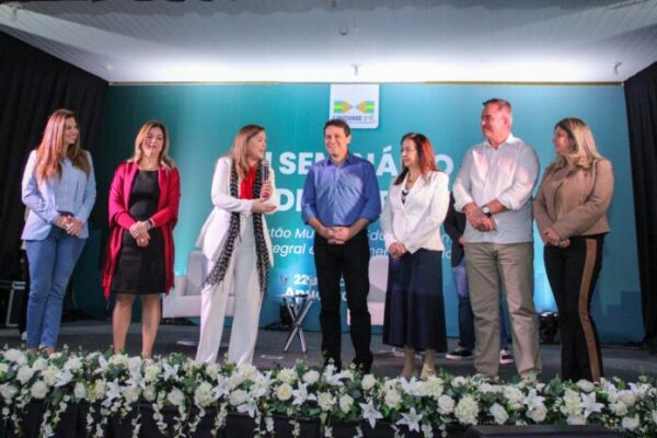 Prefeito Toledo marca presença no II Seminário Undime-PR 2023