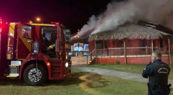 Casal é preso suspeito de atear fogo em prédio municipal de Arapongas