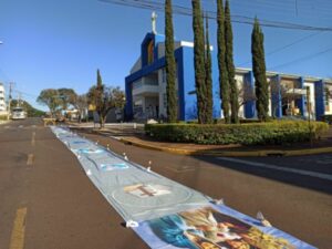 Tapetes colorem municípios da região no Corpus Christi; veja fotos