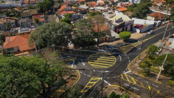 Prefeitura de Apucarana reconfigura rotatória no bairro 28