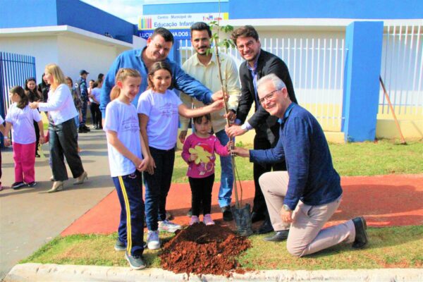Semana do Meio Ambiente: Prefeitura tem ações integradas e realiza plantio de mudas de árvores