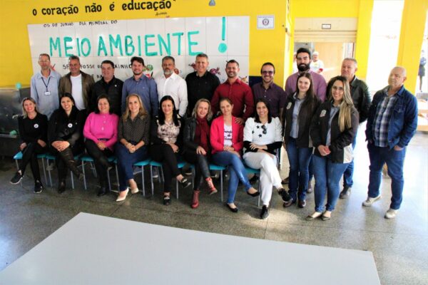 Escola Alzira Horvatich realiza projeto educativo de combate à dengue e apresentação oficial da disciplina cívico-militar em Arapongas