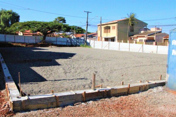 Prefeitura de Arapongas inicia instalação do Meu Campinho na região do Colúmbia