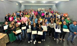 Prefeitura de Mandaguari realiza entrega de 250 notebooks para a Educação