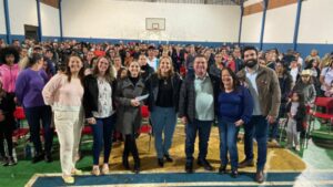 Prefeito de Arapongas anuncia sobre inauguração da Escola Municipal Enzo para pais e comunidade do Jardim Primavera