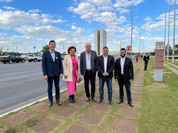 Em Brasília, chefes do Executivo e Legislativo de Mandaguari pedem mais de R$ 8 mi de recursos