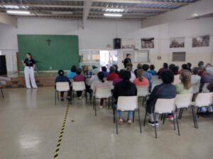 Assistência Social de Arapongas promove rodas de conversa e apresentações com idosos