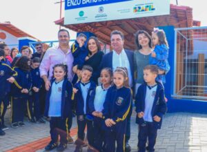Emoção marca entrega da Escola Enzo Daleffe, que passa a ser referência na rede municipal em Arapongas