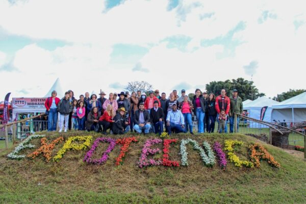 Agricultores de Cambira visitam a 28ª Expotécnica na cidade de Sabáudia.