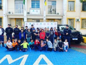 Guarda Municipal de Arapongas recebe visita do Projeto Herói Mirim