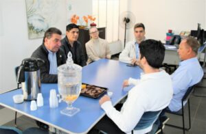 Agência do Trabalhador de Arapongas recebe equipe de Apucarana