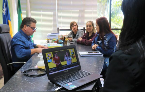 Projetos de Libras já alcançam 430 alunos da Rede Municipal e 40 servidores em Arapongas