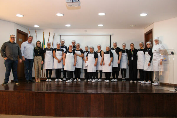 Alunos do Projeto Integrador concluem curso de Auxiliar de Cozinha em Cambira