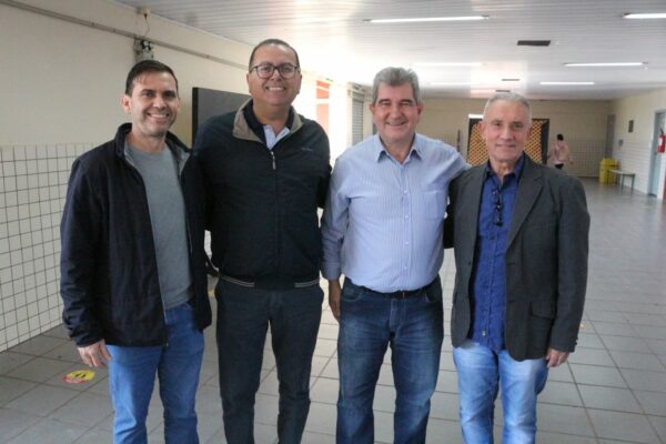 Deputado Bazana visita obras do Colégio Walfredo, em Arapongas