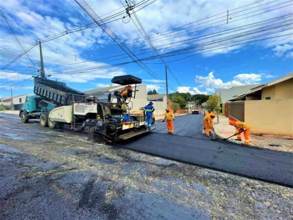 Prefeitura de Mandaguari leva asfalto ao Jardim Delgado