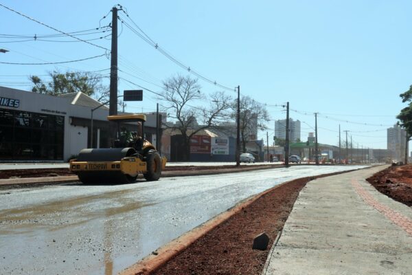 Prefeitura de Arapongas avança com duplicação da rua Rouxinol para garantir melhor infraestrutura