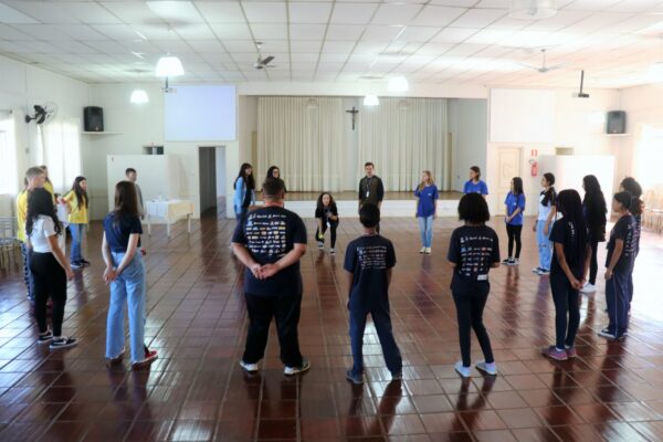Prefeitura de Arapongas debate o Combate ao Cyberbullying entre profissionais e jovens