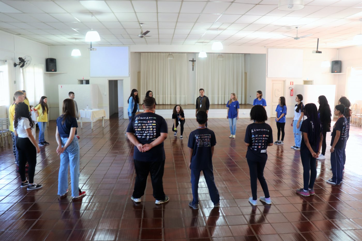 Prefeitura de Arapongas debate o Combate ao Cyberbullying entre profissionais e jovens