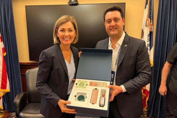 Ratinho Junior se reúne com governadora de Iowa, estado americano com vocação agrícola