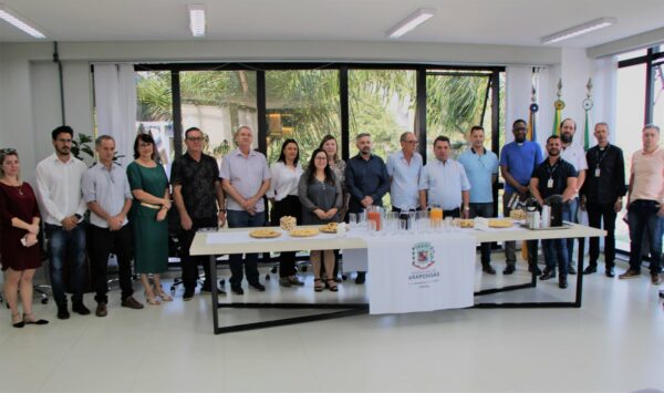 Prefeito de Arapongas apresenta conquistas dos últimos sete anos a representantes de entidades