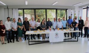 Prefeito de Arapongas apresenta conquistas dos últimos sete anos a representantes de entidades