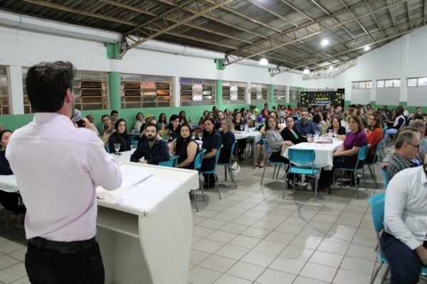 EJA de Arapongas comemora Dia do Estudante e reforça ensino de jovens e adultos