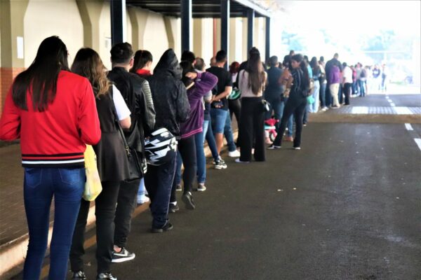 Balanço positivo: mais de 350 candidatos participaram do 1º Feirão do Emprego de Arapongas