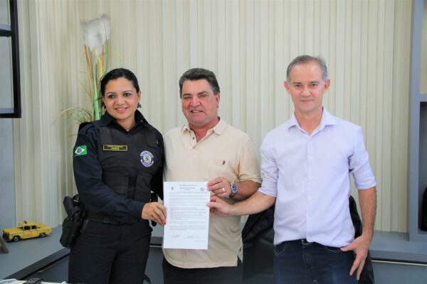 Prefeitura de Arapongas homenageia GM Denice Amorim e reforça sobre ações da Patrulha Maria da Penha