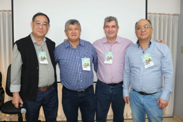 Deputado Bazana participa de seminário de avicultores em Arapongas