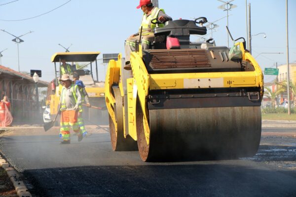 Obra de duplicação da Rua Rouxinol em Arapongas entra em etapa de pavimentação